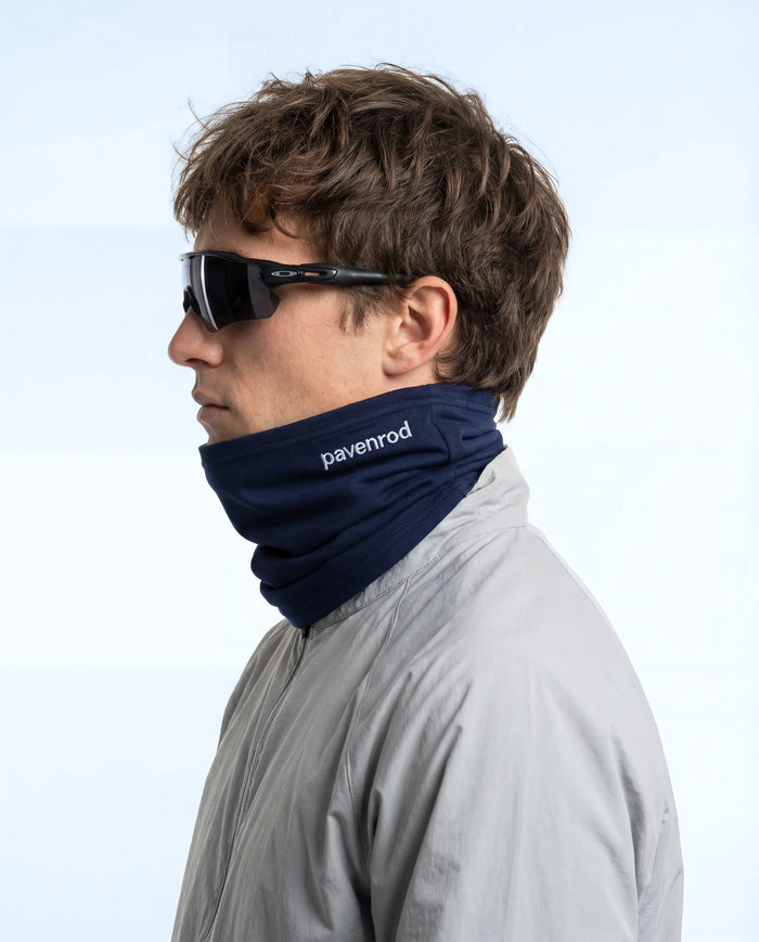 Pavenrod R01 men's technical neck gaiter in navy blue, featuring merino wool and recycled nylon, worn with sunglasses.